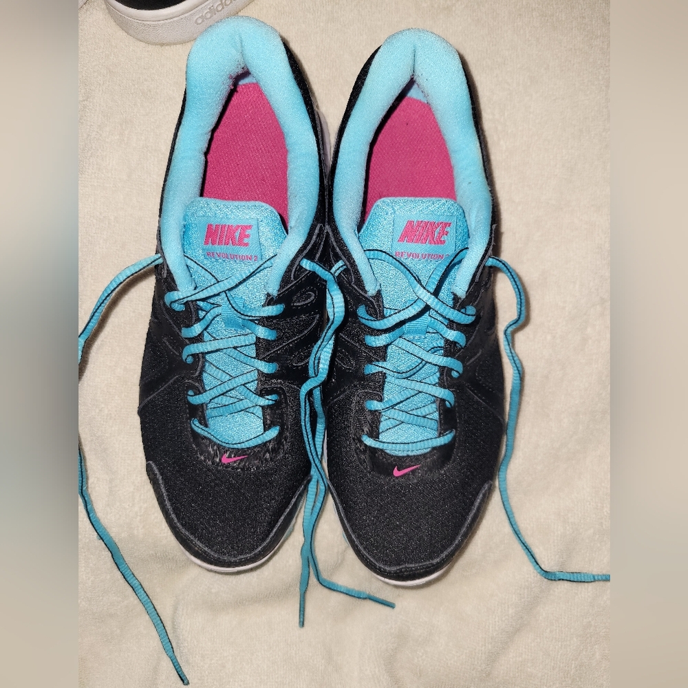 Nike Women's Black and Blue Athletic Shoes